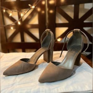 WORTHINGTON nude heels with buckle strap 6.5
